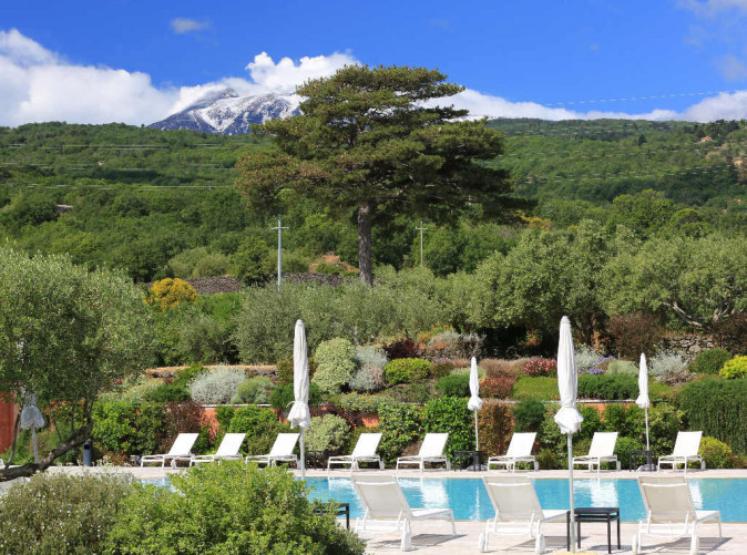 Villa Neri_piscina con vista Etna